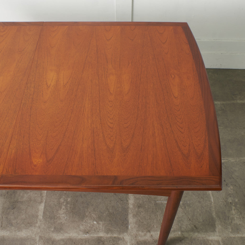 ブラジリア ダイニングテーブル