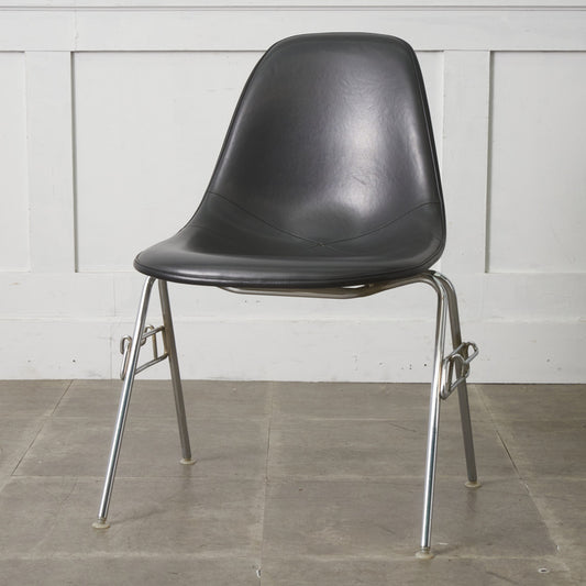 サイドシェルチェア スタッキングベース