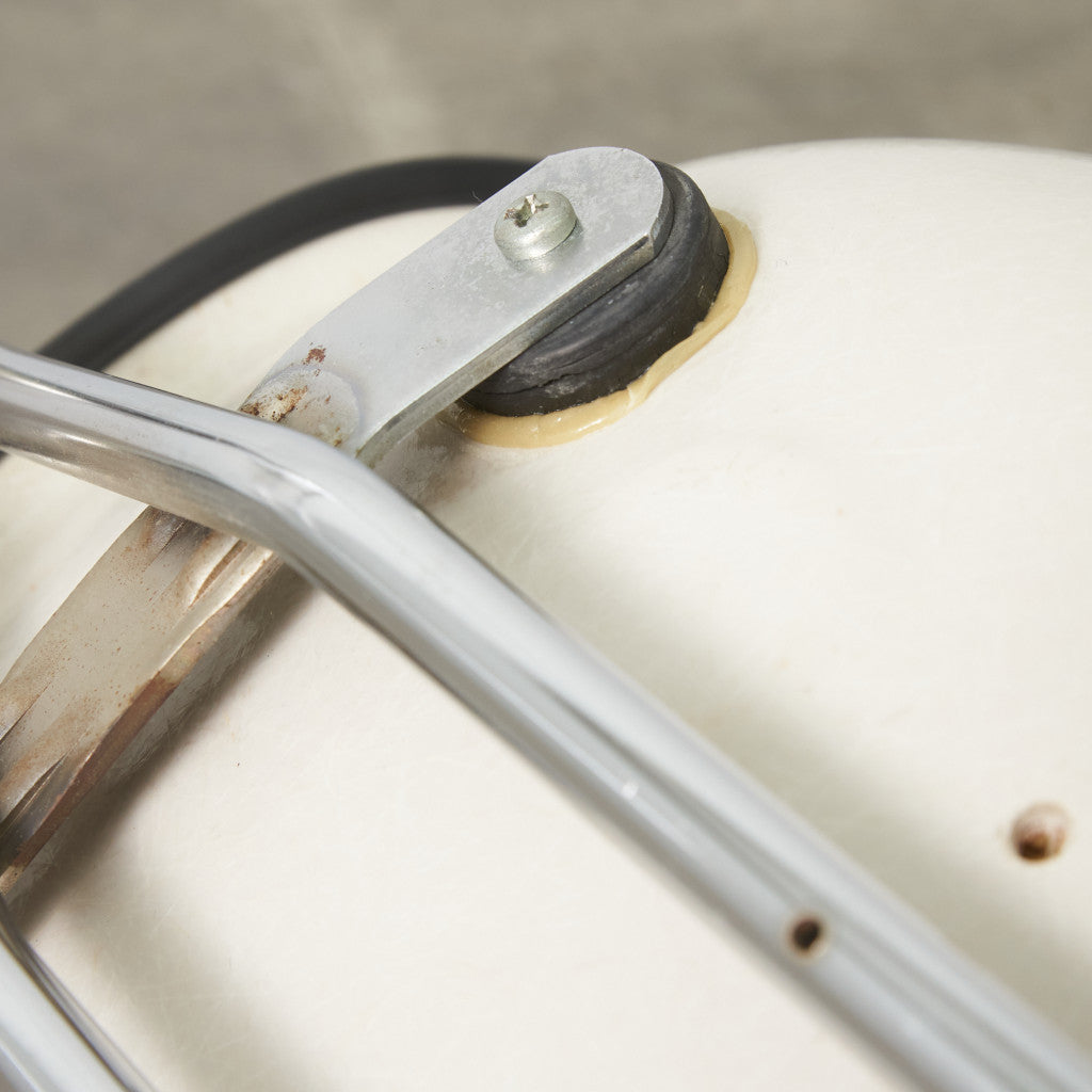 サイドシェルチェア スタッキングベース