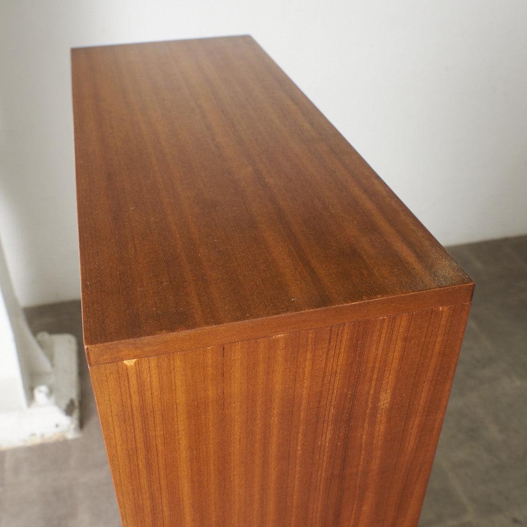 Cumbrae ヴィンテージ ガラスキャビネット