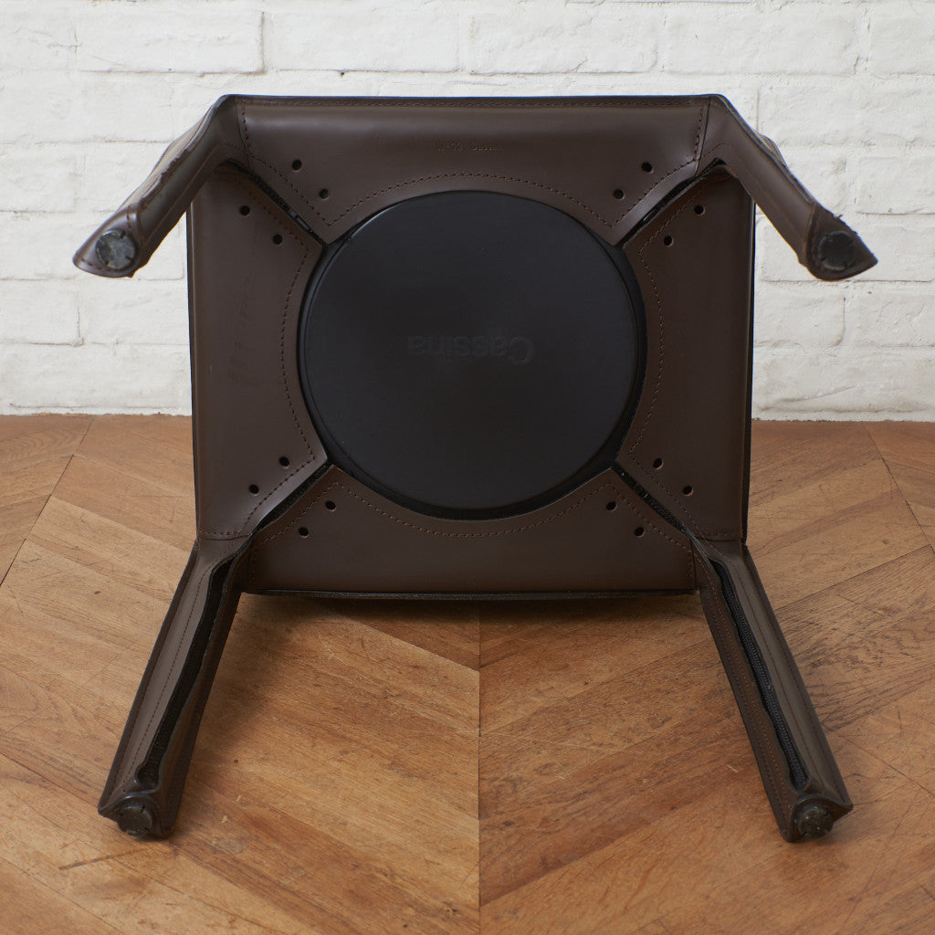 Cassina(カッシーナ)のMARIO BELLINI(マリオ・ベリーニ)デザイン、412 CAB アームレスチェア 2脚セット。本革張りのモダンなダイニングチェアは店舗などにも。MoMA所蔵CL229 412 CAB アームレスチェア｜カッシーナ cassina｜マリオ・ベリーニ