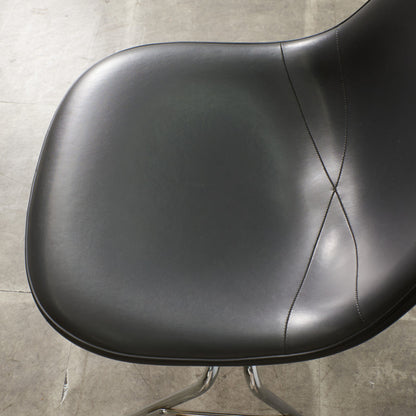 サイドシェルチェア スタッキングベース