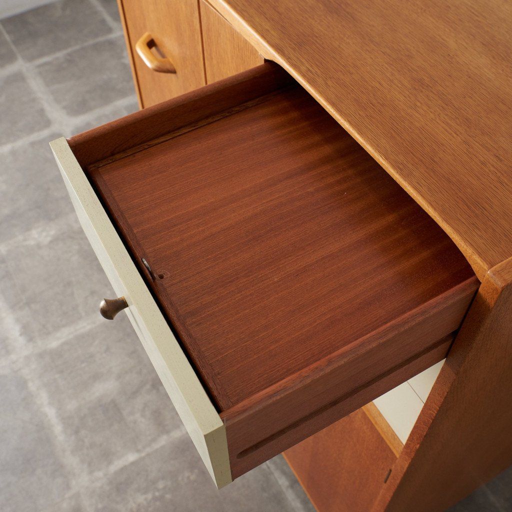 Chinese white トールボーイ ワードローブ (B937)  / 初期ゴールドラベル