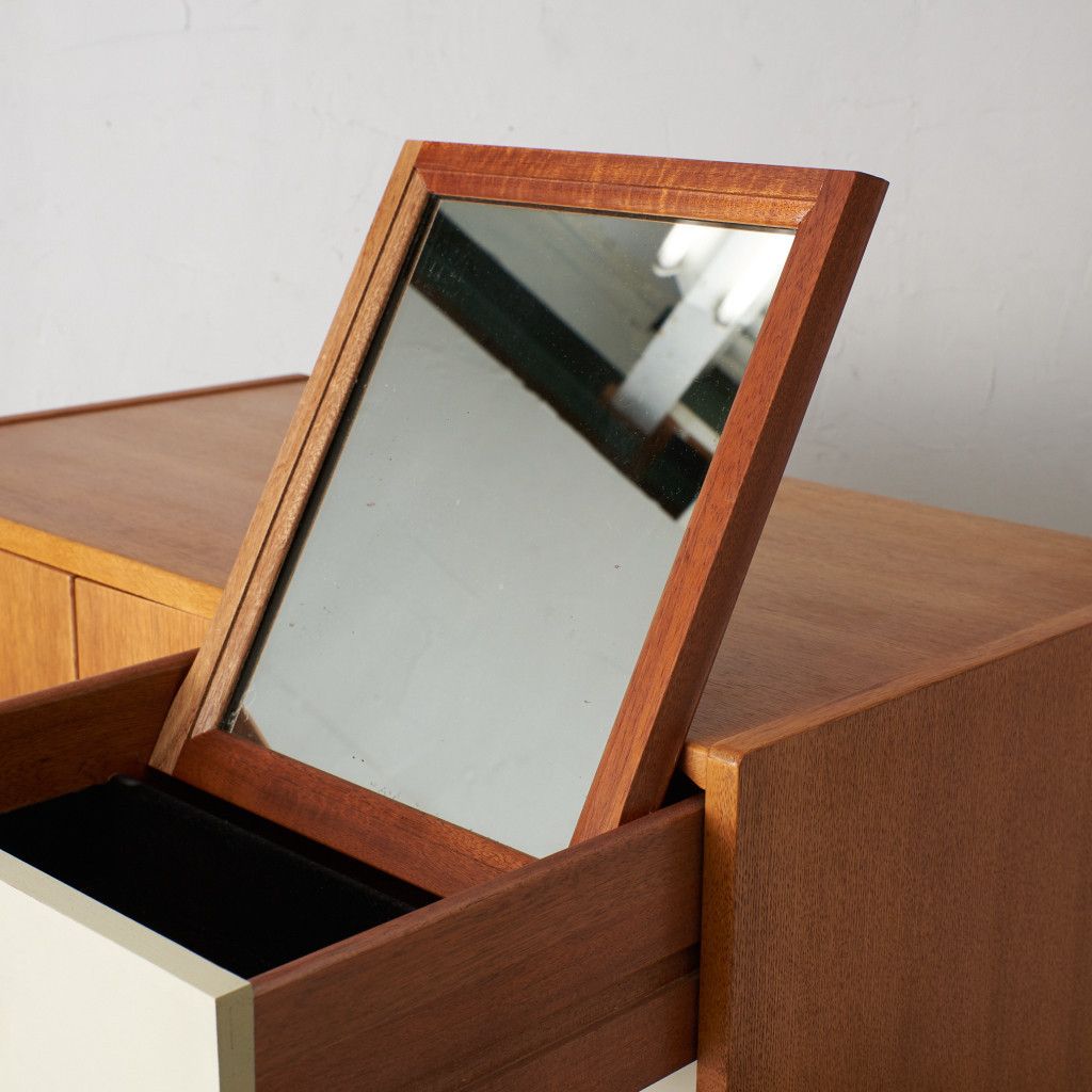 Chinese white トールボーイ ワードローブ (B937)  / 初期ゴールドラベル