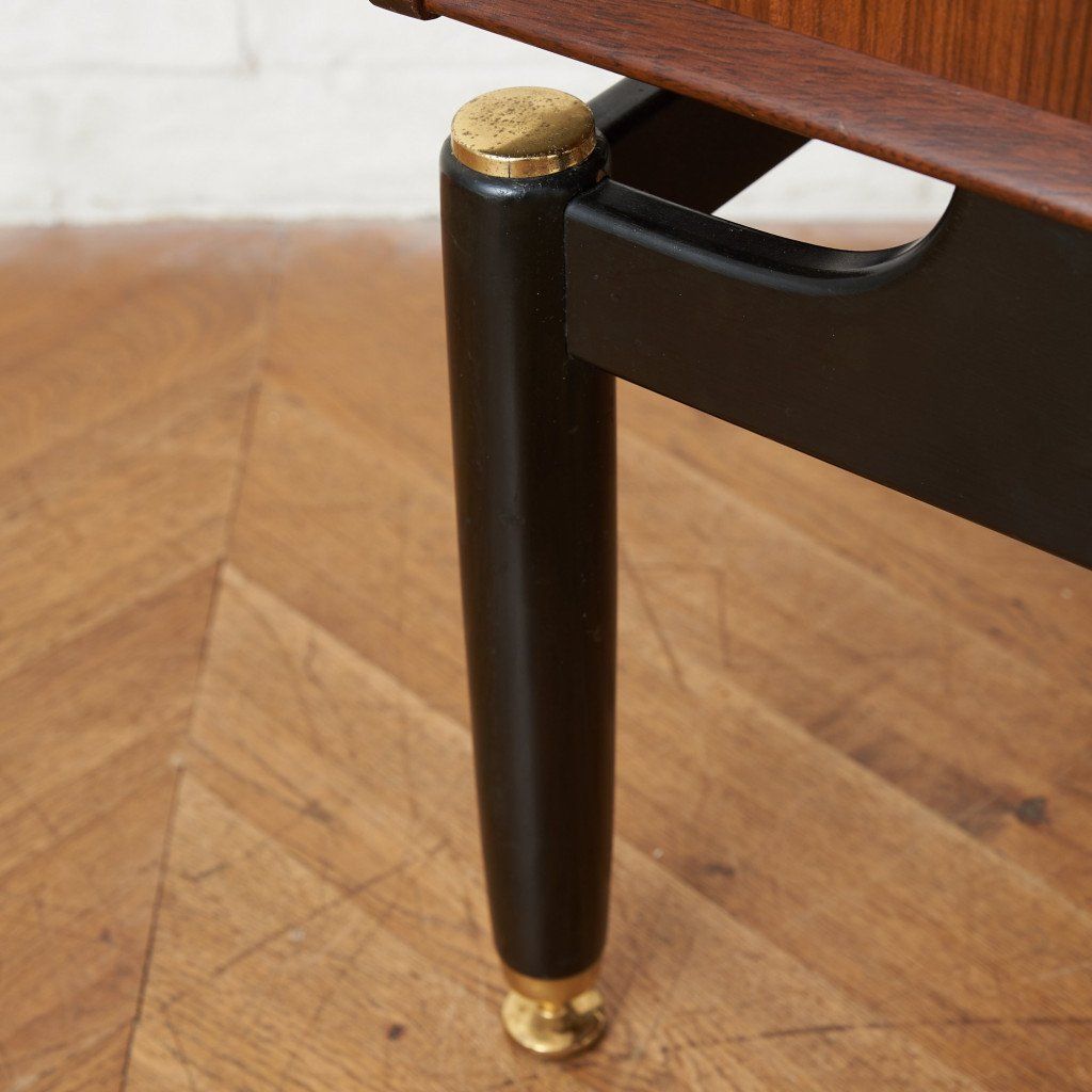 Tola&black ベッドサイドテーブル 206