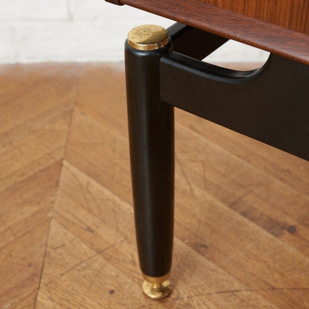 Tola&black ベッドサイドテーブル 206