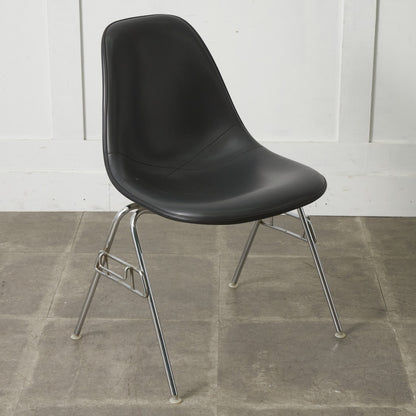 サイドシェルチェア スタッキングベース