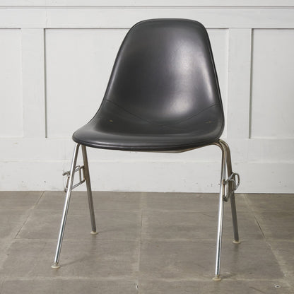 サイドシェルチェア スタッキングベース