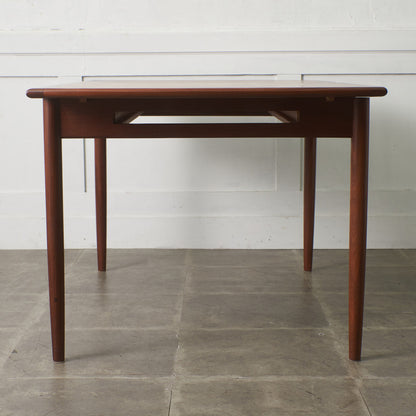 ブラジリア ダイニングテーブル