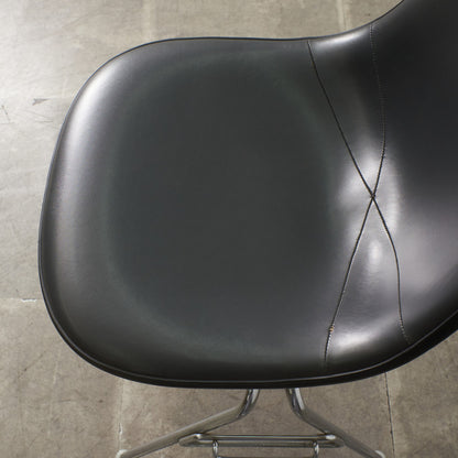 サイドシェルチェア スタッキングベース