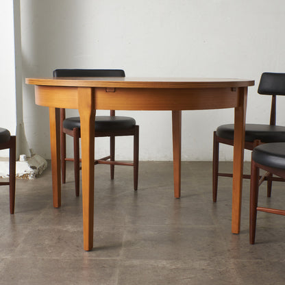 英国ヴィンテージ ラウンドダイニングテーブル