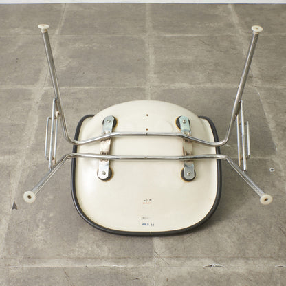 サイドシェルチェア スタッキングベース