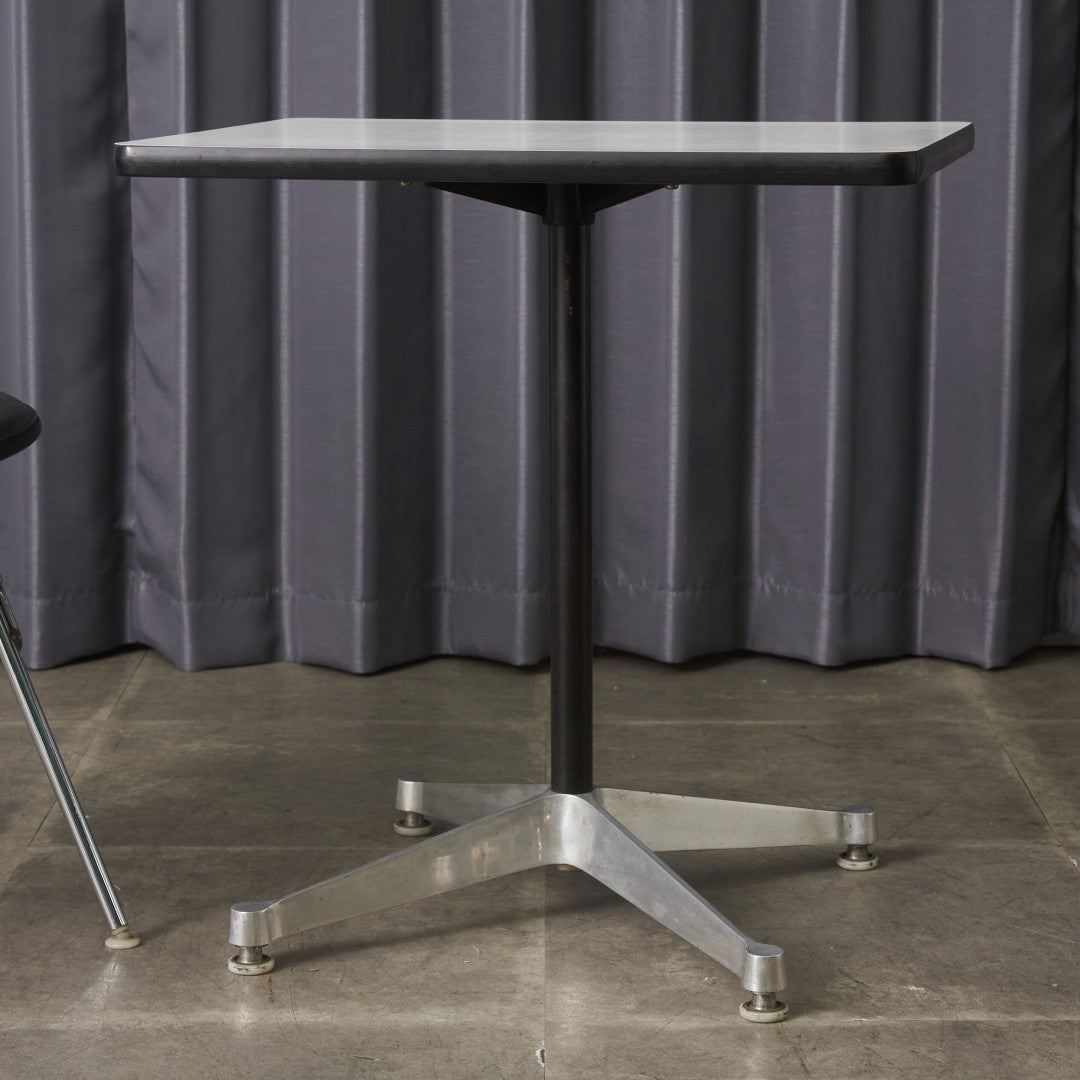 イームズ コントラクトベース テーブル