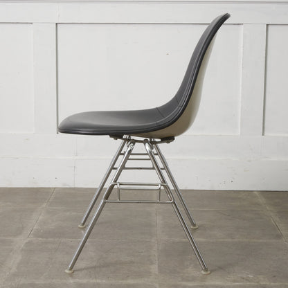 サイドシェルチェア スタッキングベース