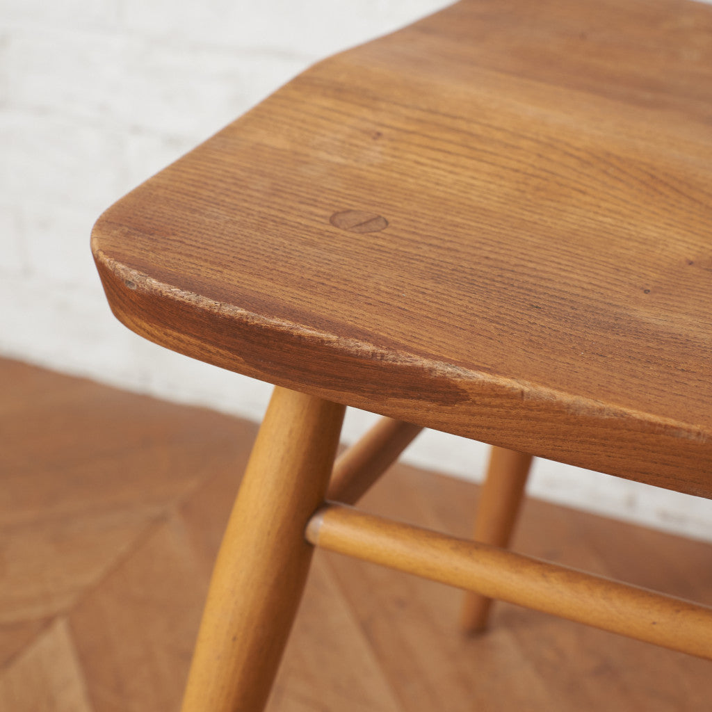 スティックバックチェア