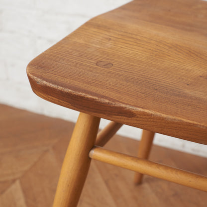 スティックバックチェア