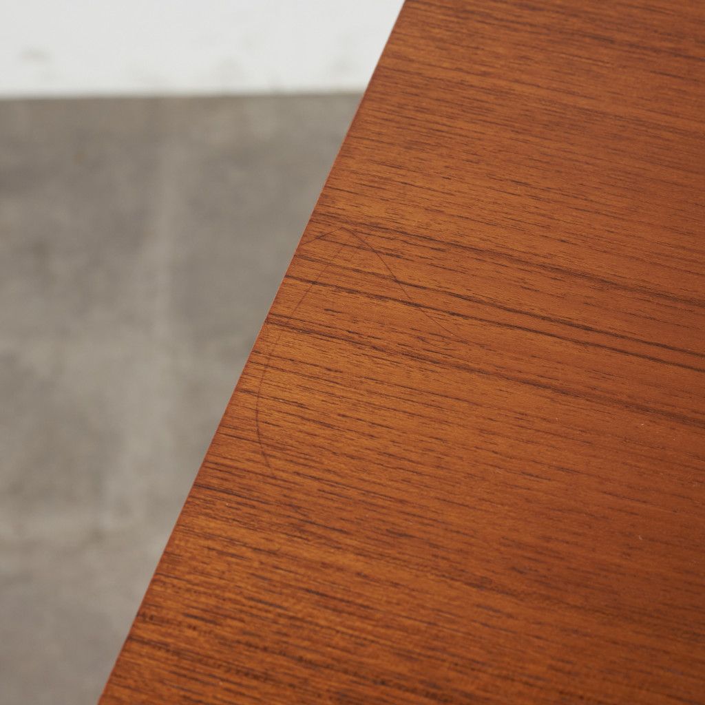 Form FIVE 4段チェスト