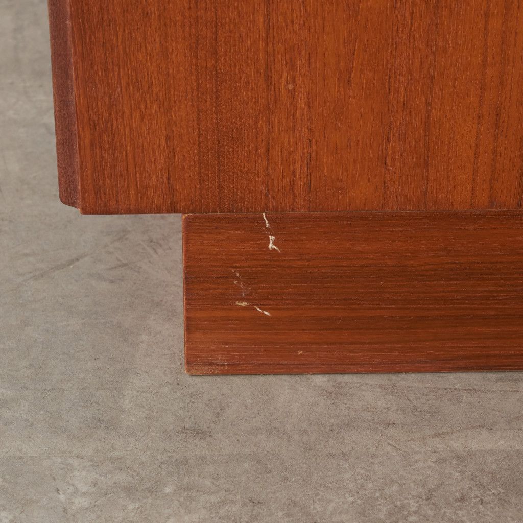 Form FIVE 4段チェスト