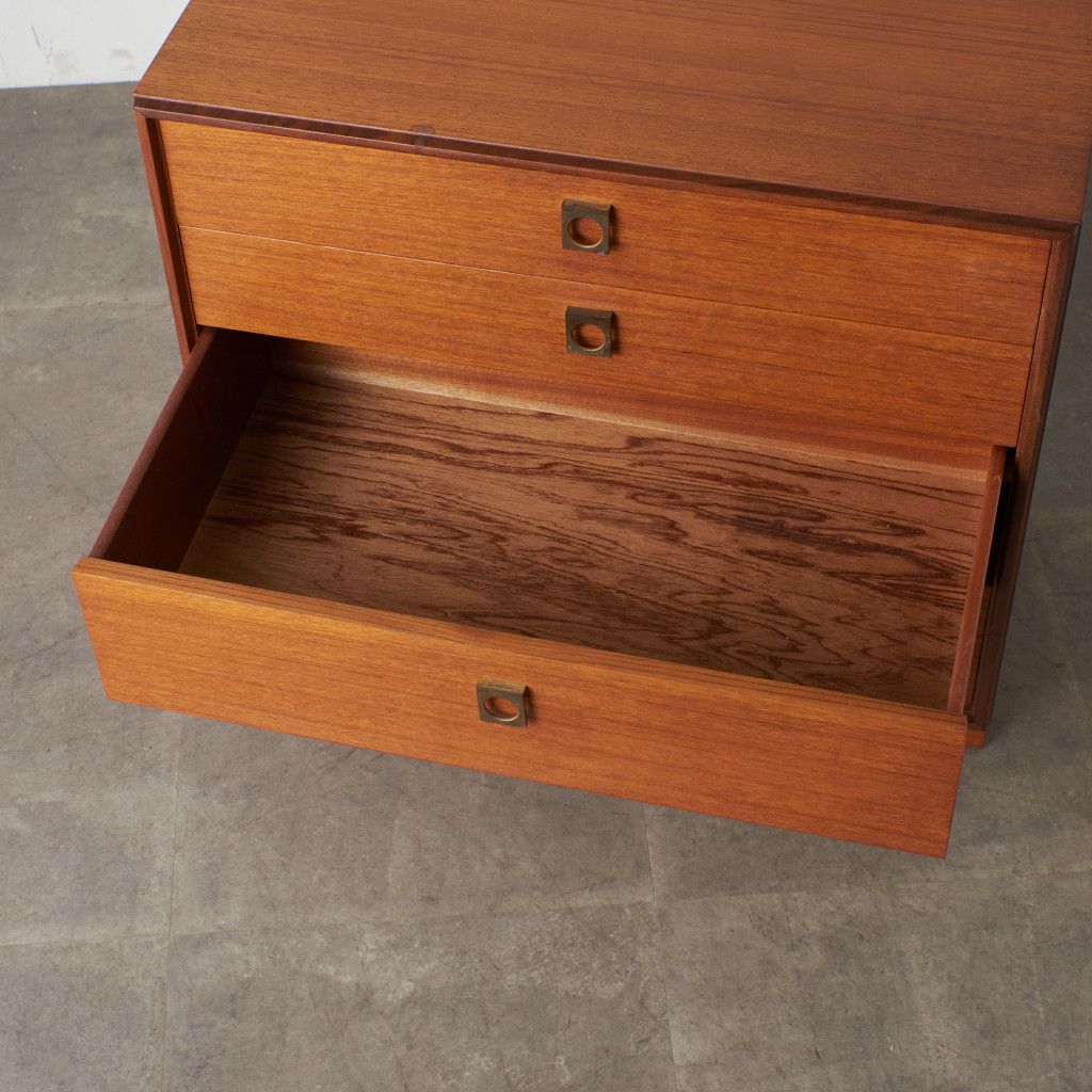 Form FIVE 4段チェスト