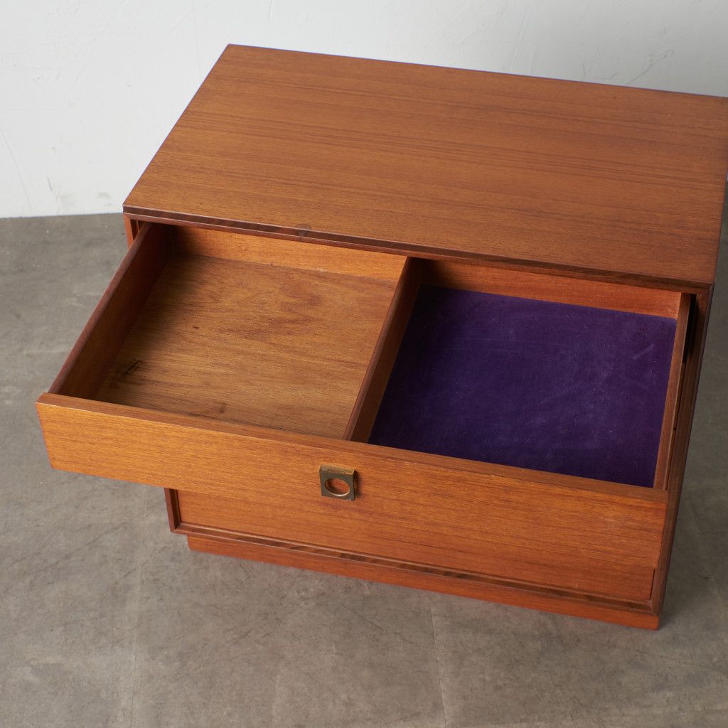 Form FIVE 4段チェスト