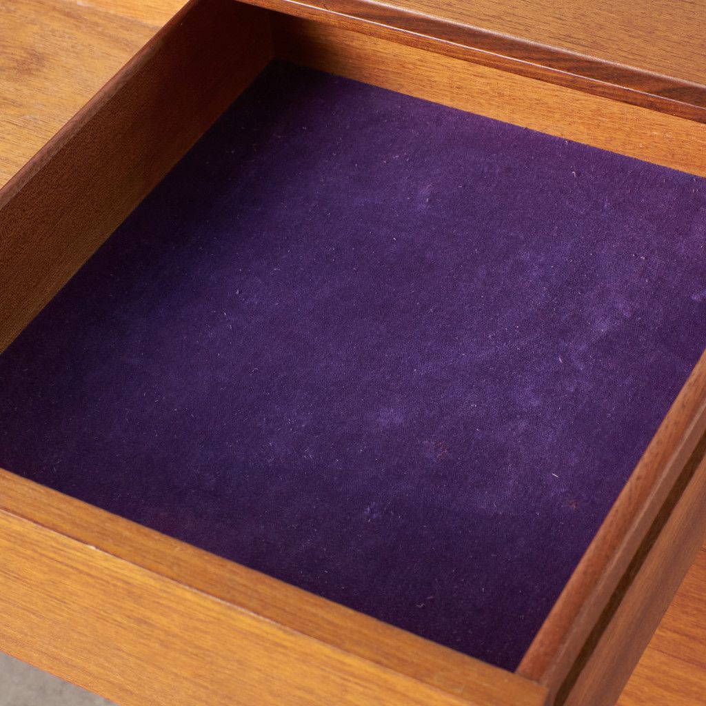 Form FIVE 4段チェスト