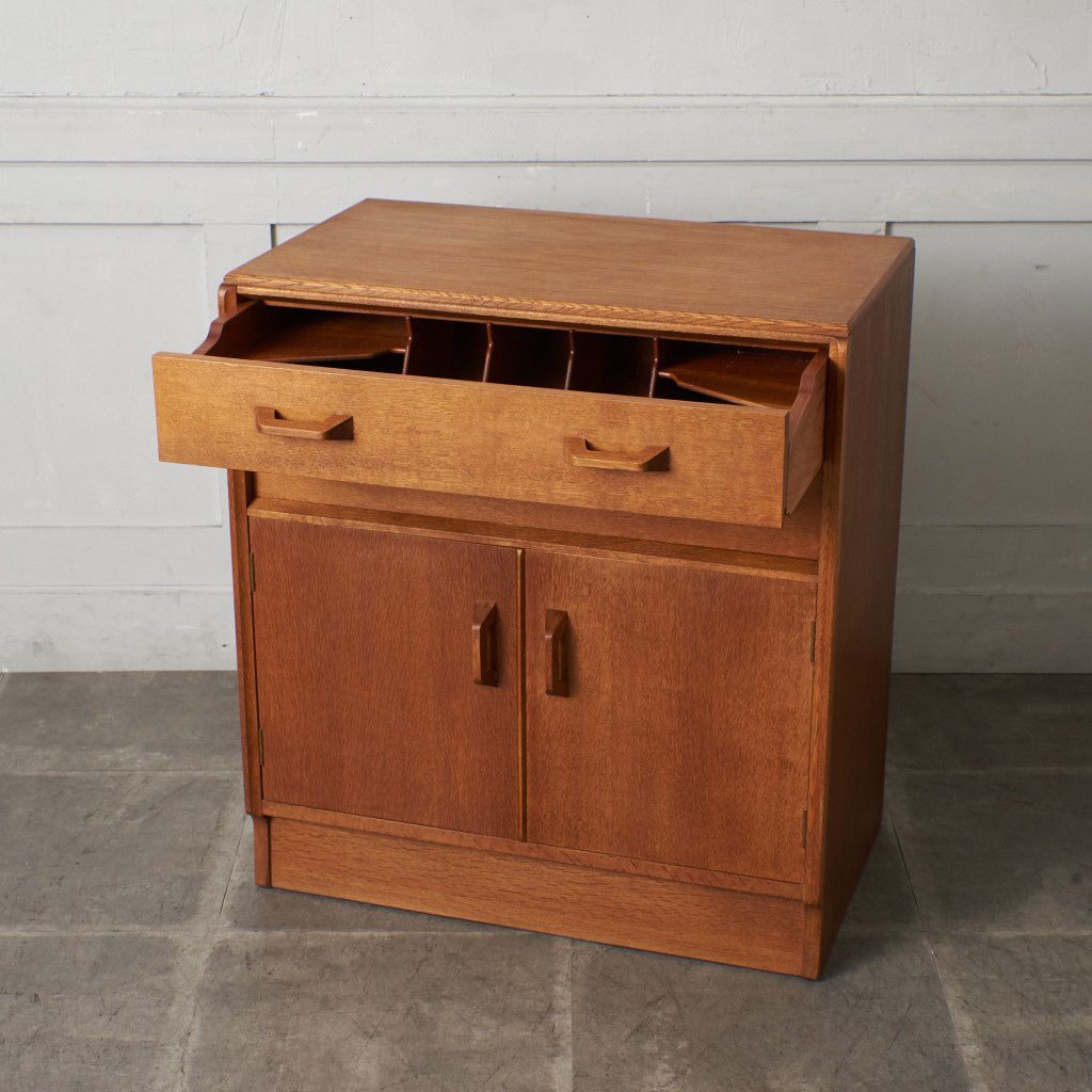 Brandon ビューロー付き サイドキャビネット