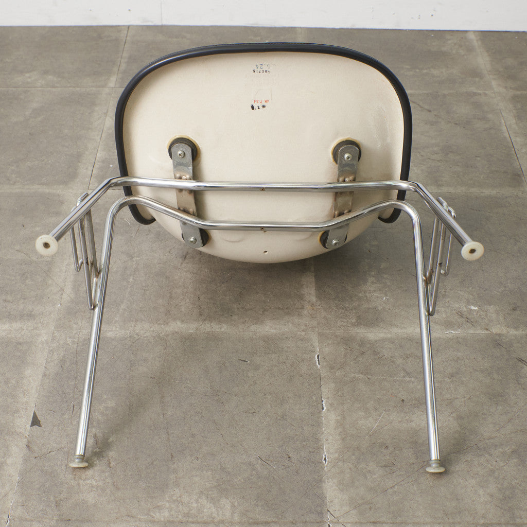 サイドシェルチェア スタッキングベース