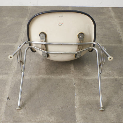 サイドシェルチェア スタッキングベース