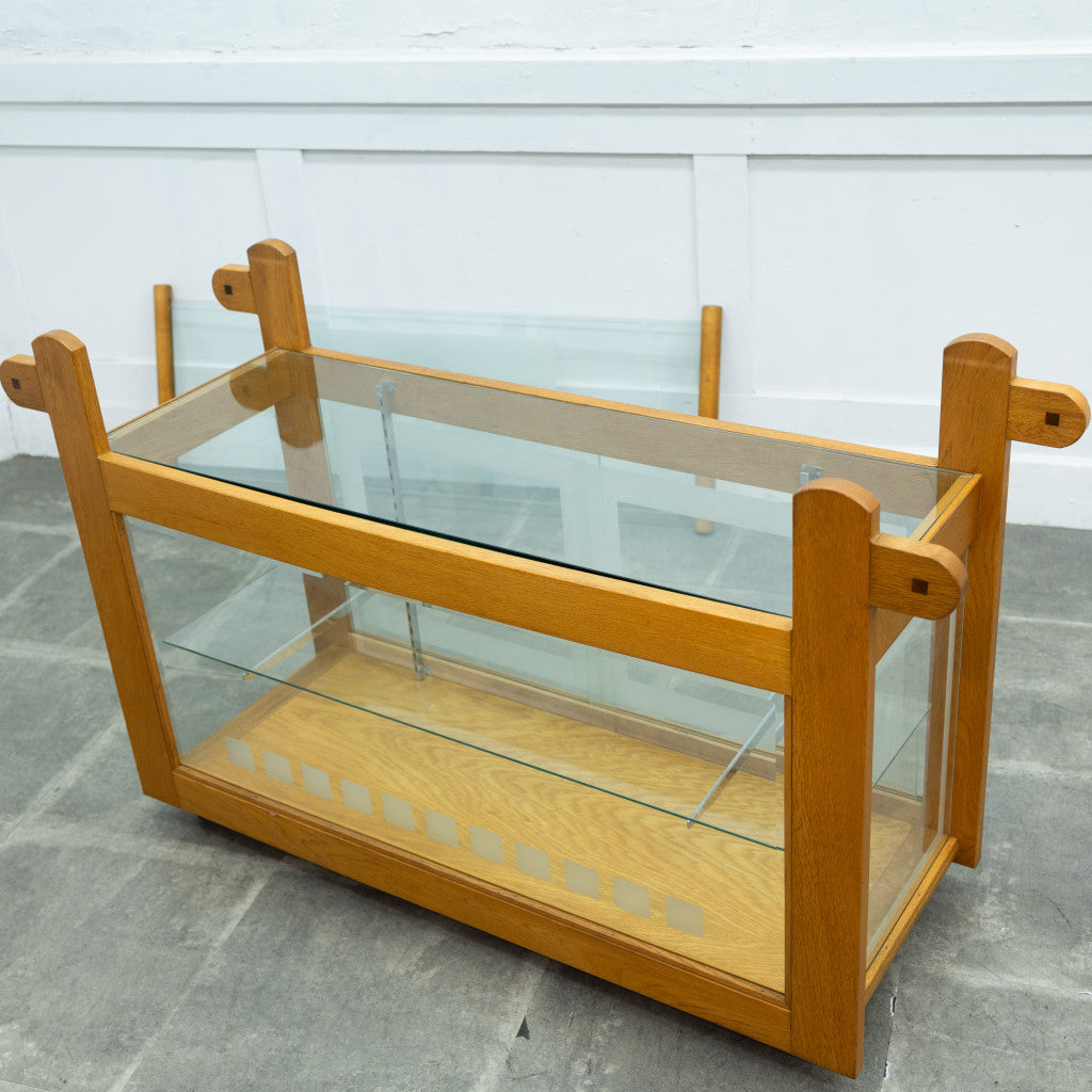 キャスター付きショーケース