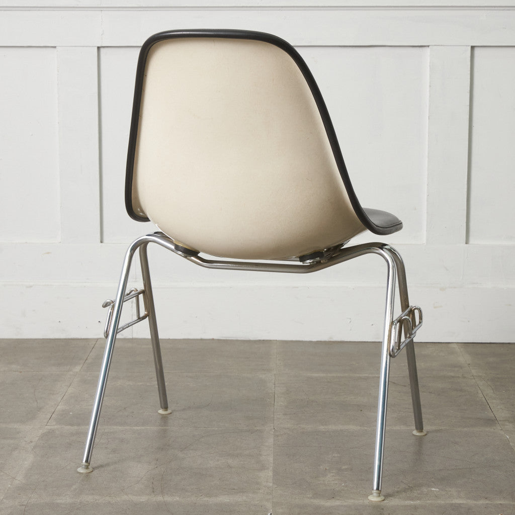 サイドシェルチェア スタッキングベース