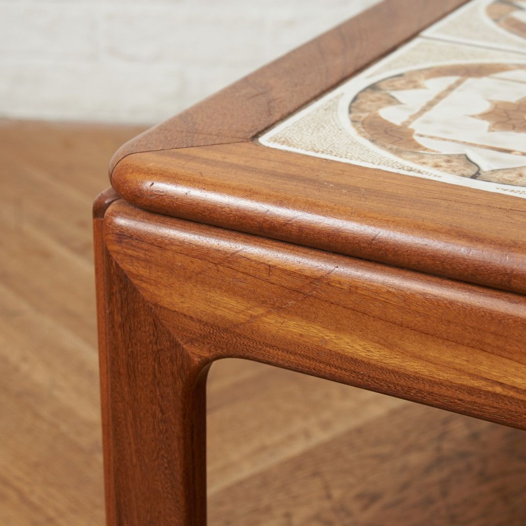 タイルトップ コーヒーテーブル