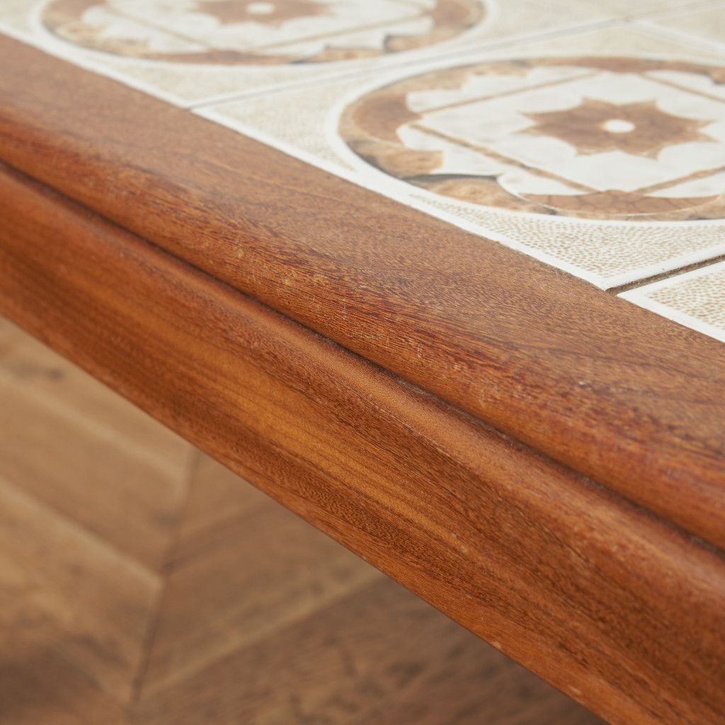 タイルトップ コーヒーテーブル