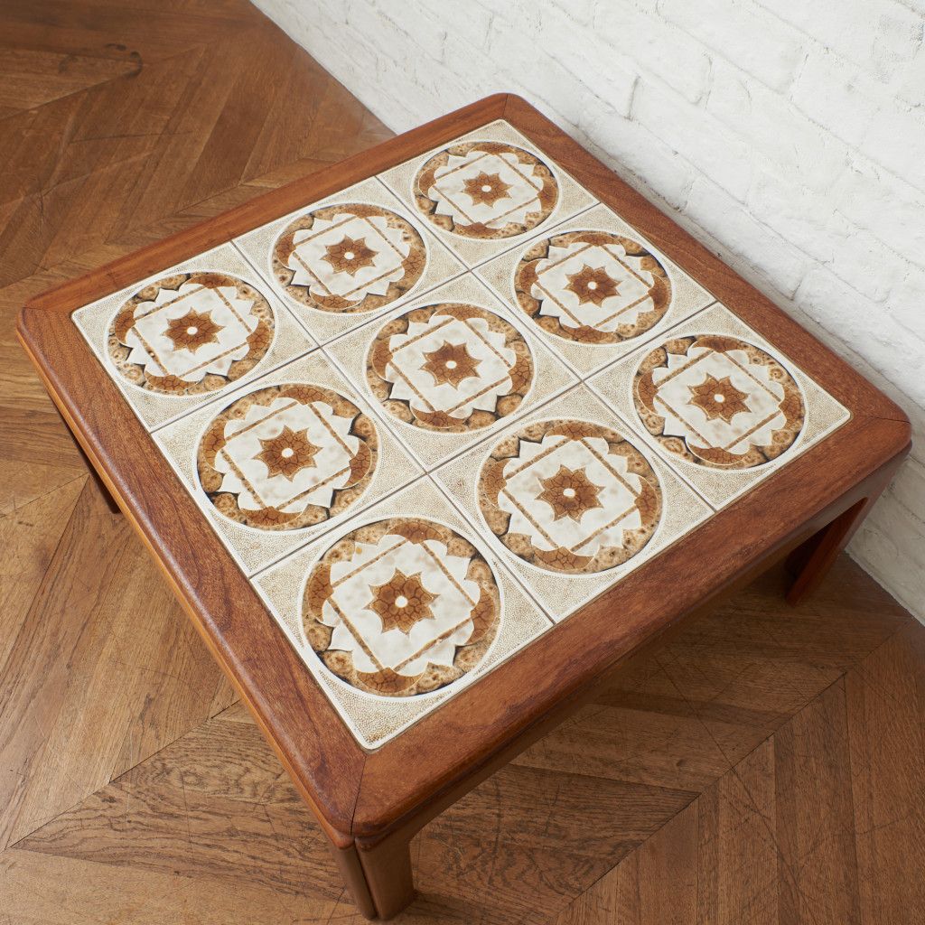 タイルトップ コーヒーテーブル