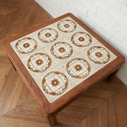 タイルトップ コーヒーテーブル