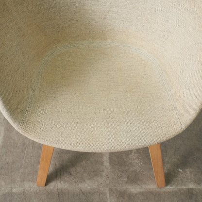 ABOUT A CHAIR アバウト ア チェア