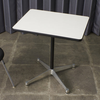 イームズ コントラクトベース テーブル