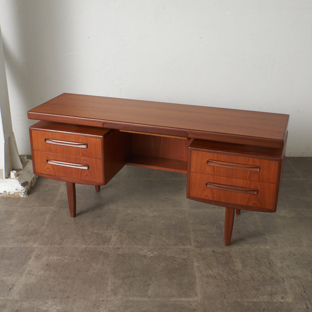 ヴィンテージのデスク・ワーキングテーブル特集｜rocca rocca