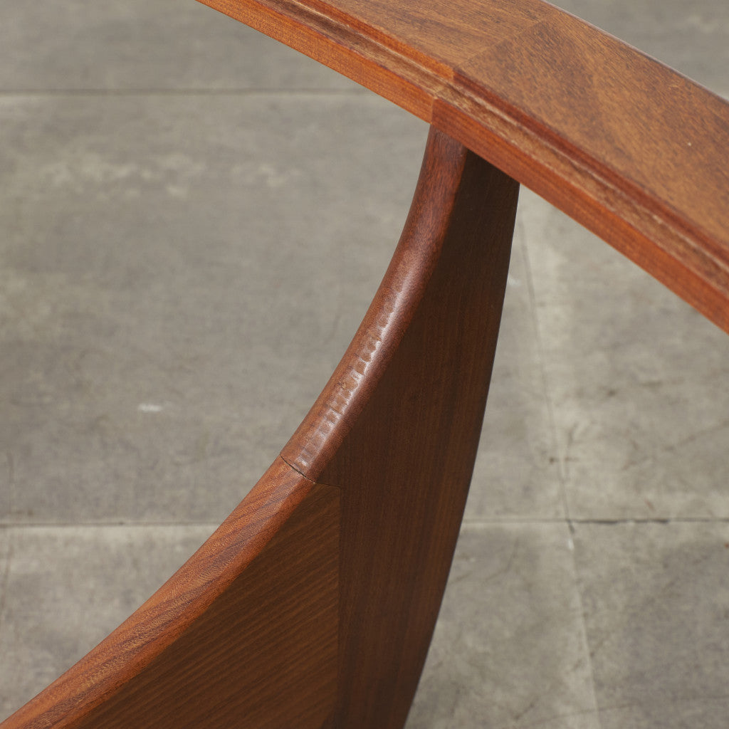 astro オーバルコーヒーテーブル