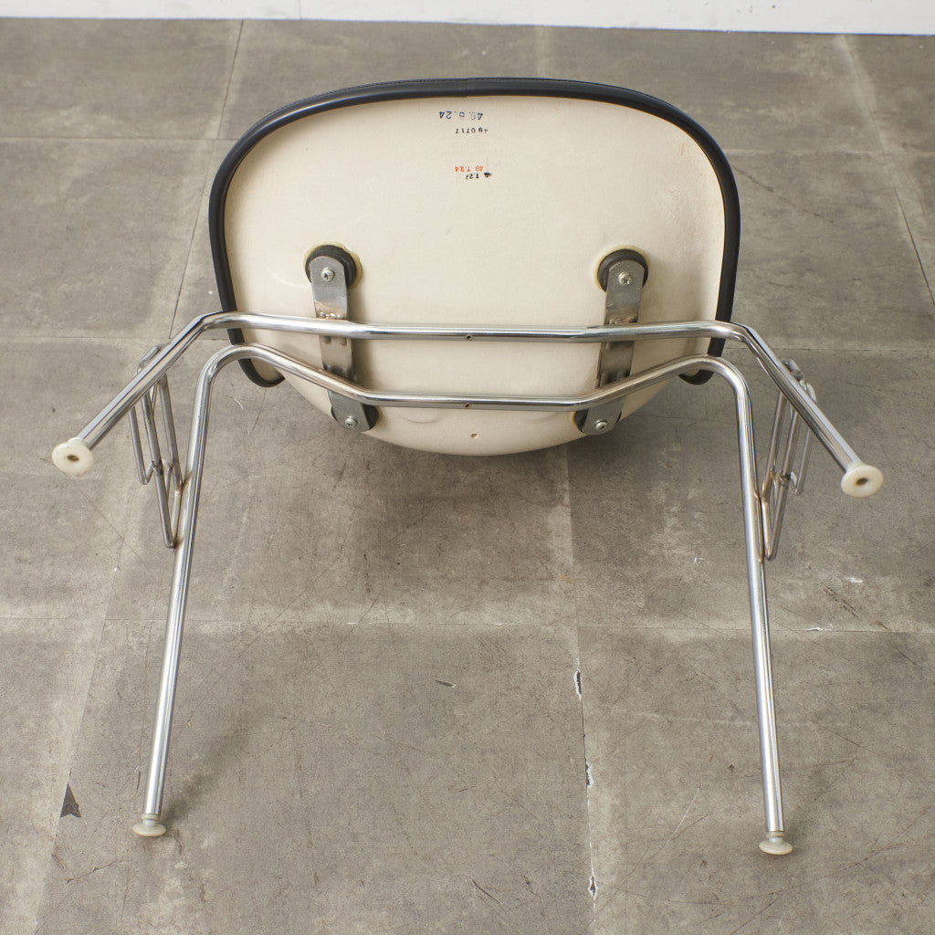 サイドシェルチェア スタッキングベース