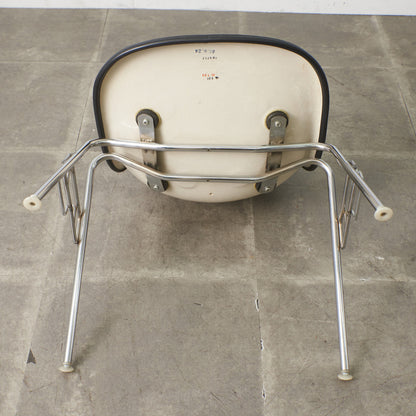 サイドシェルチェア スタッキングベース