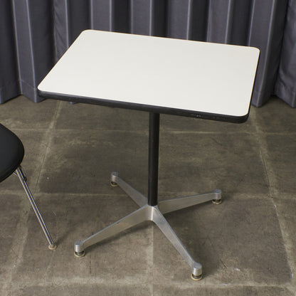 イームズ コントラクトベース テーブル