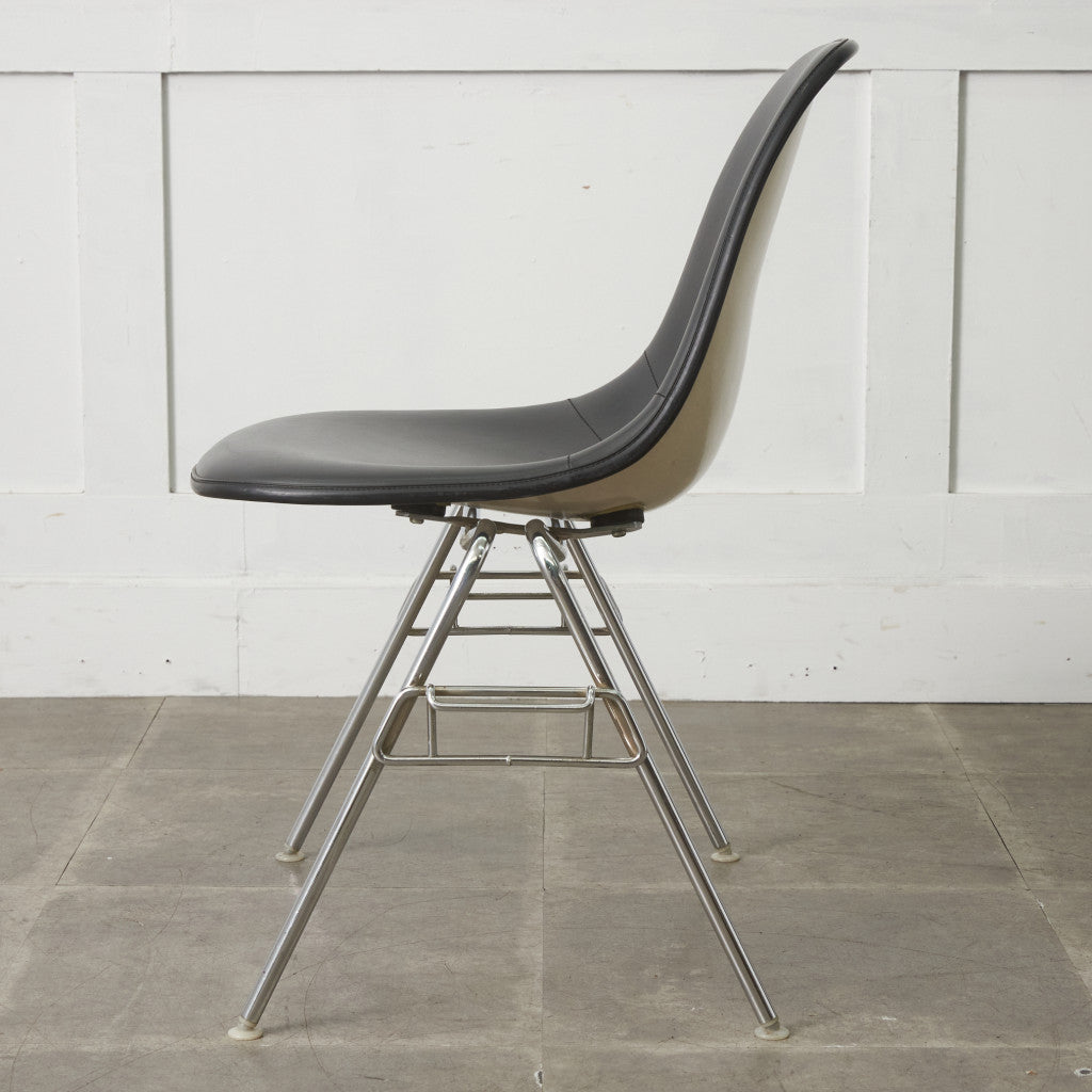 サイドシェルチェア スタッキングベース