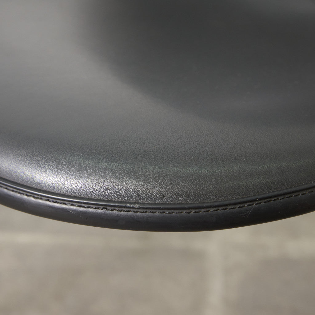 サイドシェルチェア スタッキングベース