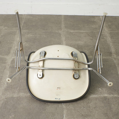 サイドシェルチェア スタッキングベース