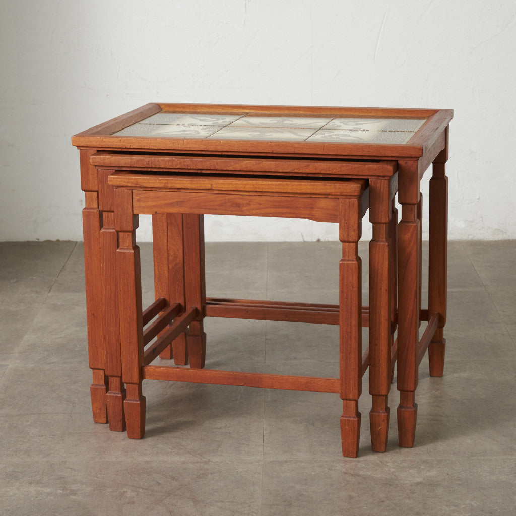 英国ヴィンテージ タイルトップ ネストコーヒーテーブル