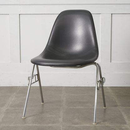 サイドシェルチェア スタッキングベース