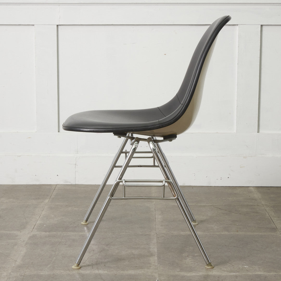 サイドシェルチェア スタッキングベース