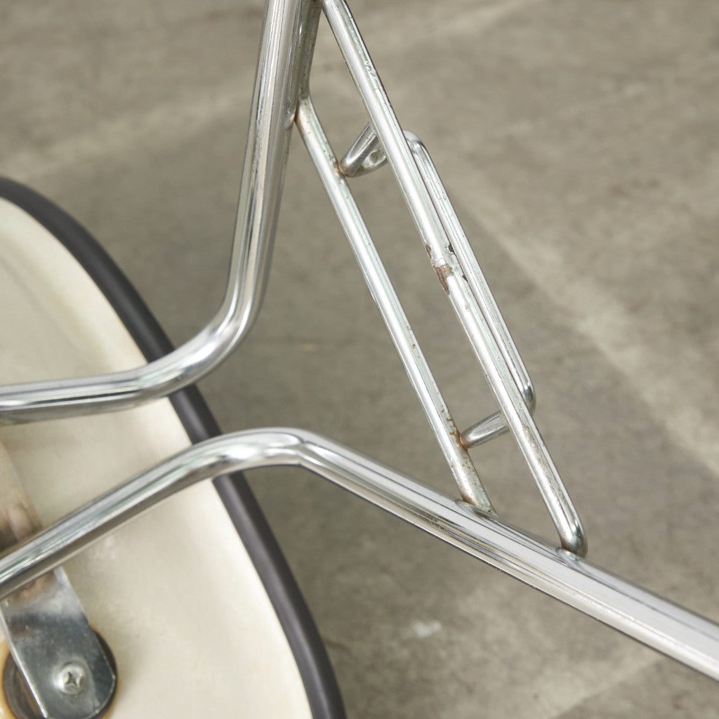 サイドシェルチェア スタッキングベース