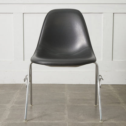 サイドシェルチェア スタッキングベース