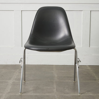 サイドシェルチェア スタッキングベース